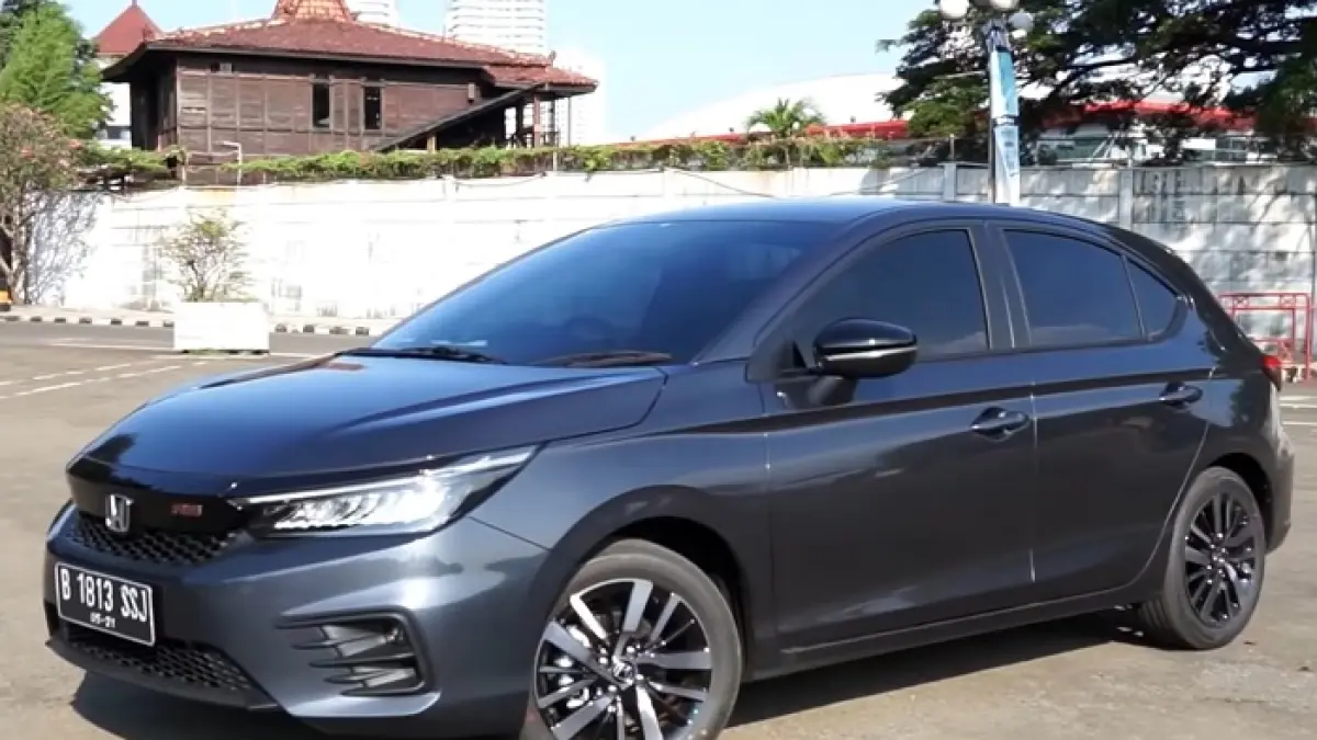 Honda City Hatchback 2026 hadir dengan kabin lega, fitur modern, dan kenyamanan meningkat. Simak ulasan lengkapnya. (SC YOUTUBE)