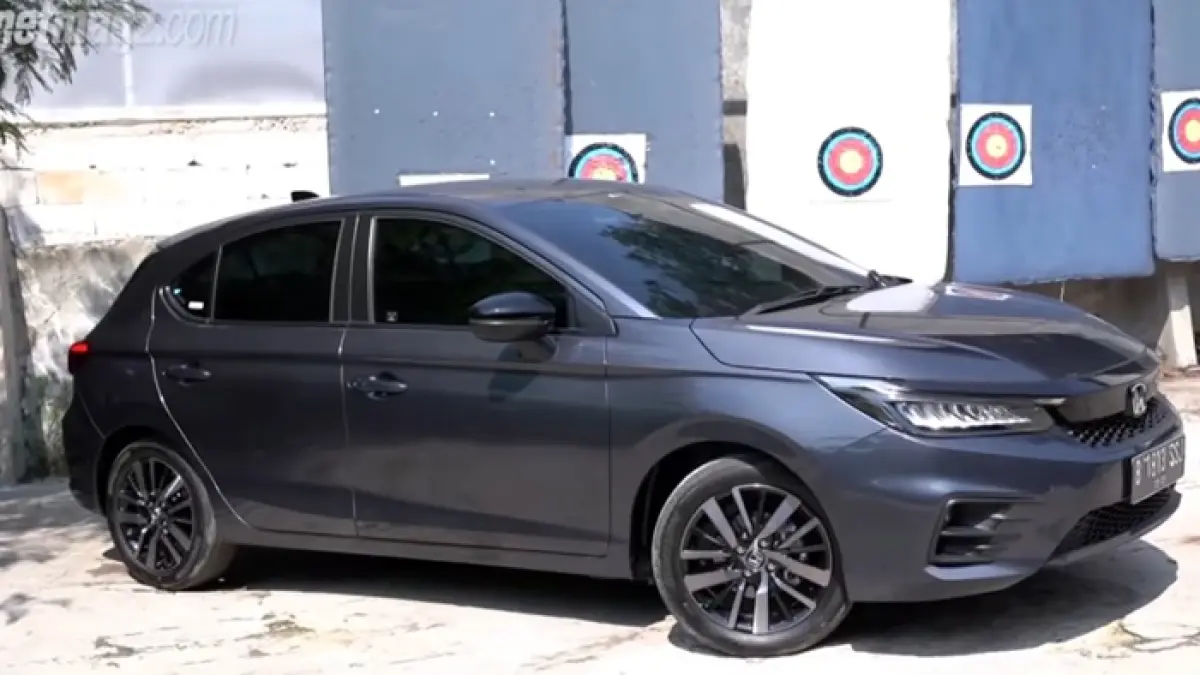 Ingin tahu kehebatan Honda City Hatchback 2026? Simak ulasan performa, kenyamanan kabin, dan fitur canggihnya untuk kebutuhan harian Anda. (SC YOUTUBE)