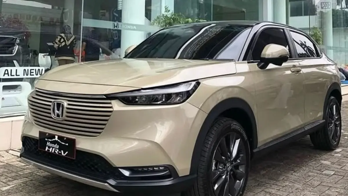 Mobil paling irit BBM di Indonesia, mulai Toyota Calya, Honda Brio, Toyota Agya, Daihatsu Sirion hingga Suzuki Ertiga Hybrid.(Gemini AI)