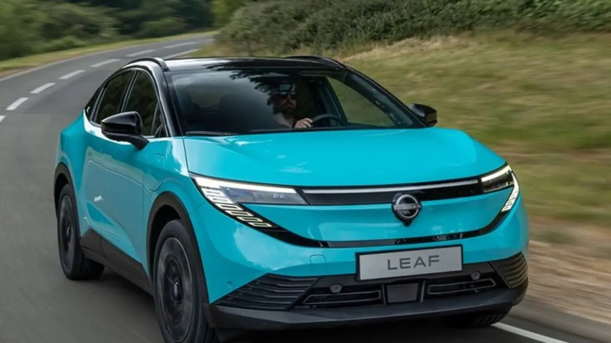 Nissan Leaf bekas makin diminati. Simak alasan model 2022 paling direkomendasikan dan tips penting sebelum membeli mobil listrik bekas.(Gemini AI)