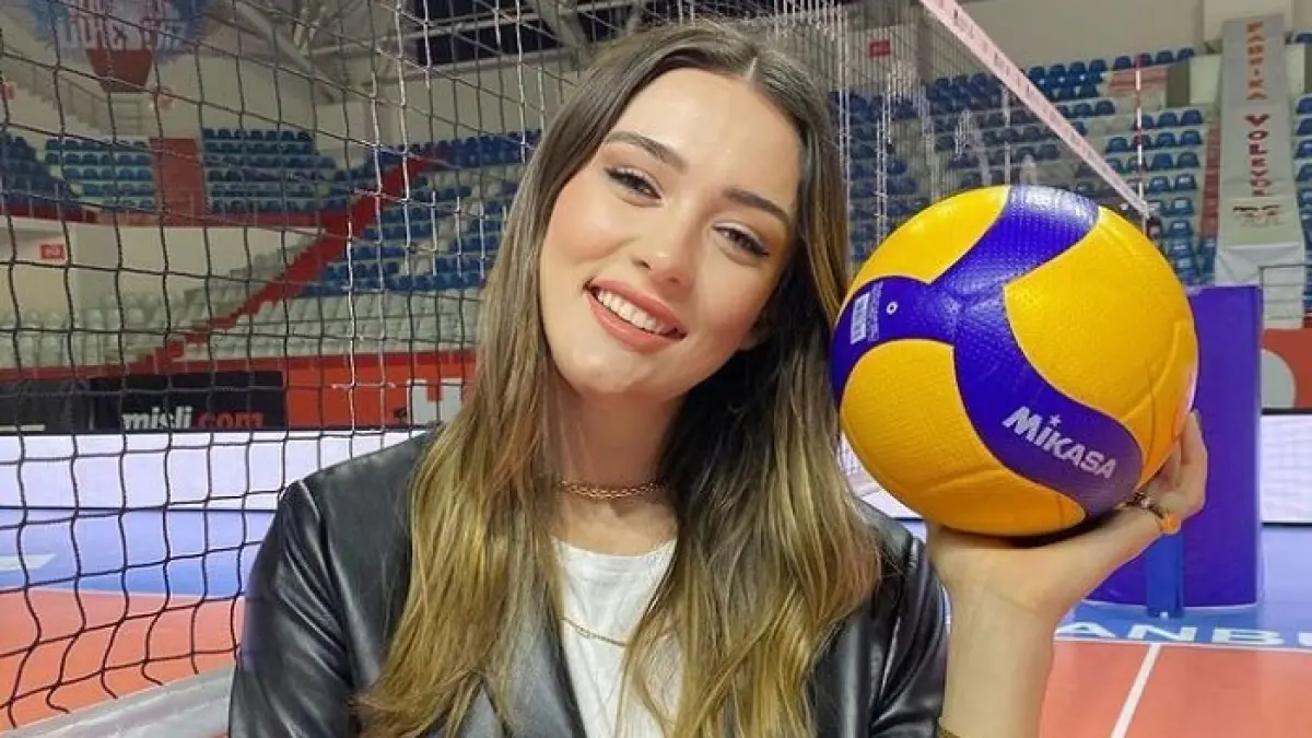 Zehra Güneş tampil luar biasa bersama Turki lewat monster block dan quick attack mematikan. Simak aksi lengkapnya. (Pinterest)