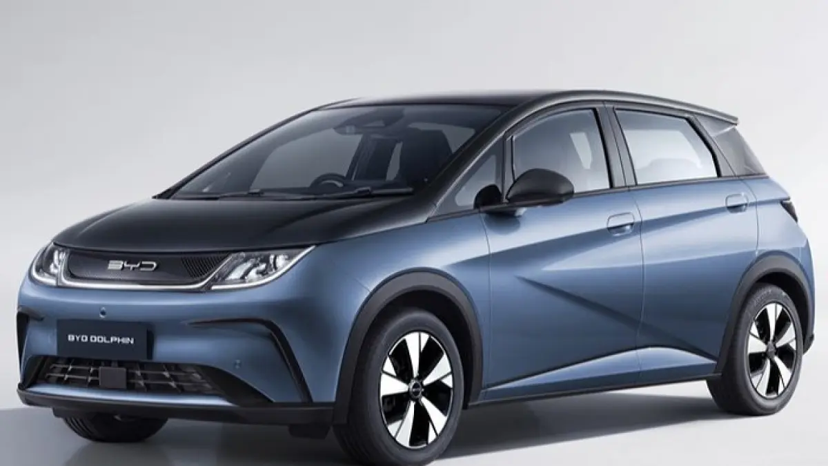 BYD Dolphin dibanderol mulai Rp369 juta dengan garansi baterai 8 tahun, fitur ADAS, gratis charging, dan jarak tempuh hingga 490 km. (Pinterest) 