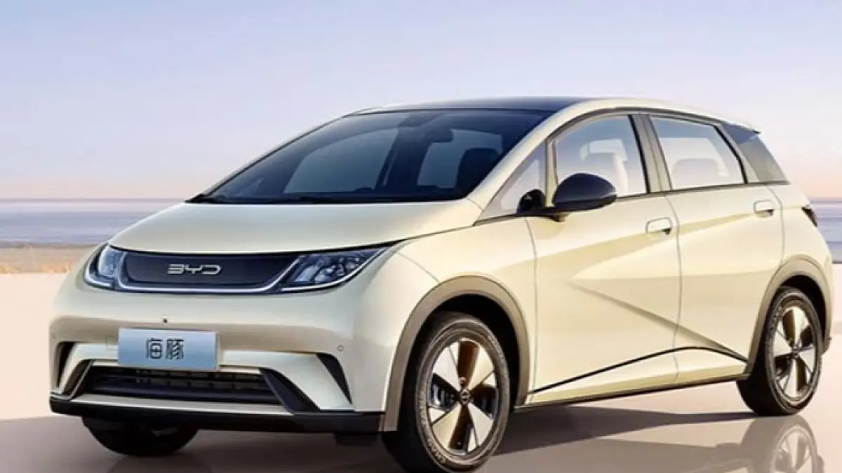 BYD Dolphin menawarkan diskon puluhan juta, jarak tempuh 490 km, pajak Rp10 ribuan, dan gratis charging di cabang Harmoni.(Pinterest) 