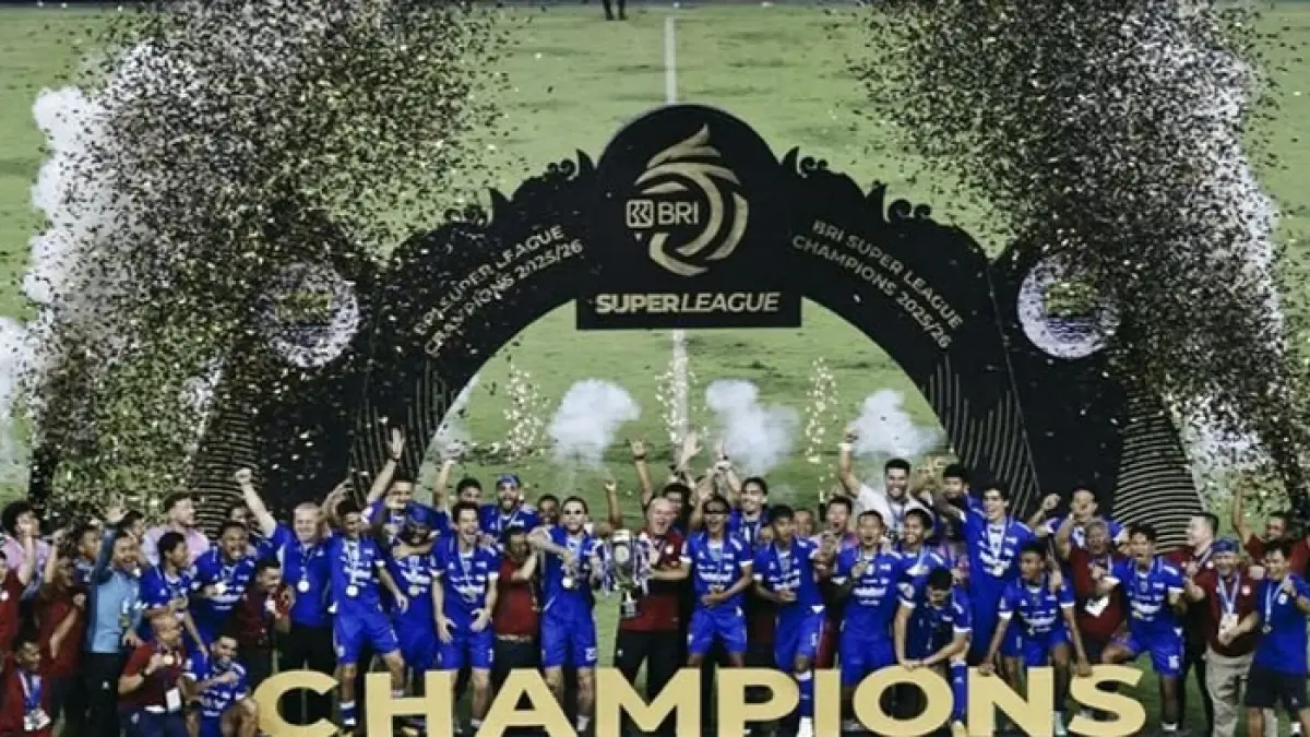 Daftar skuad Persib Bandung musim 2026/2027 lengkap dengan rumor transfer Mariano Peralta, Ivan Susak, dan Luka Menalo. (Pinterest) 