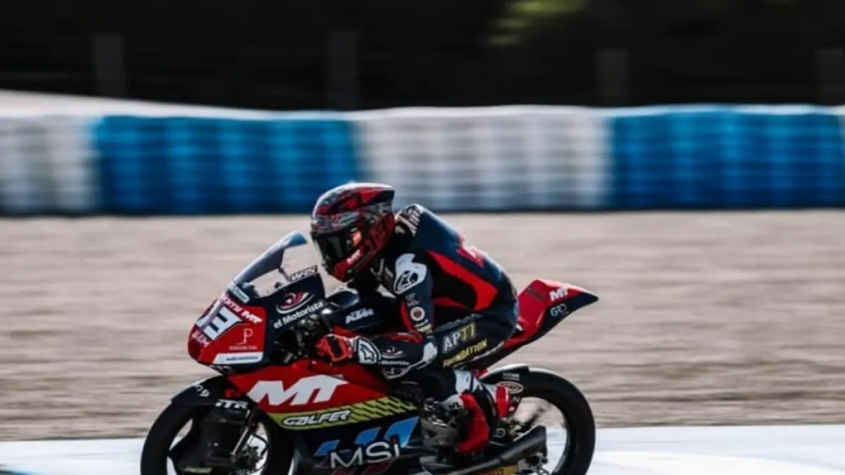 Moto3 Brno 2026 jadi bumerang Hakim Danish, dihujat media Ceko. Feda Ega Pratama justru banjir pujian Dani Pedrosa.