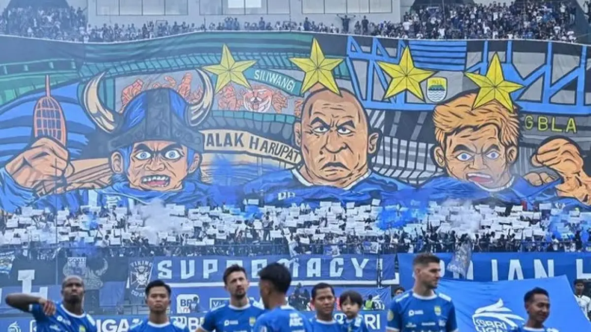 Sejarah Persib Bandung bermula dari BIVB hingga sukses meraih hattrick juara Liga 1. Simak perjalanan lengkap Maung Bandung. (Pinterest) 
