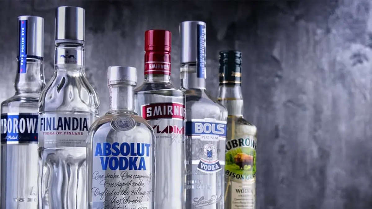 Jenis minuman alkohol lengkap, mulai wine, whisky, vodka, champagne hingga sake beserta asal-usul dan kadar alkoholnya (Pinterest).