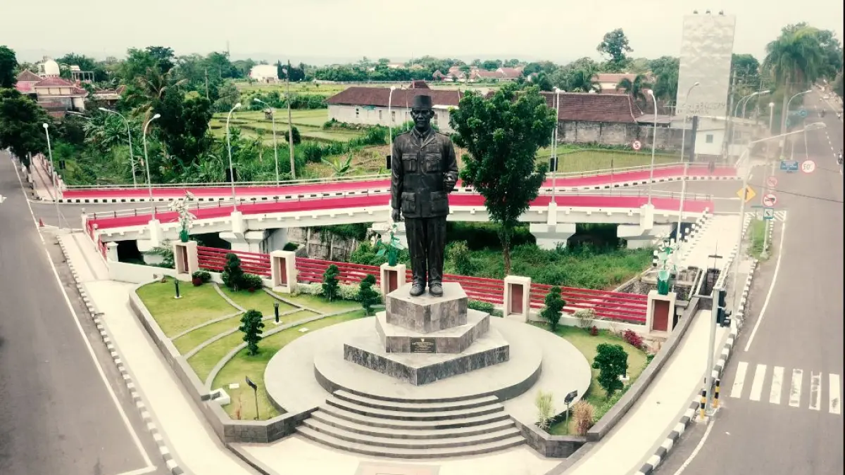Kota Blitar bukan sekadar Kota Proklamator, tetapi juga menyimpan jejak sejarah panjang sejak masa Kerajaan Majapahit, kolonial Belanda, hingga perjuangan kemerdekaan Indonesia. Mari telusuri kisah yang membentuk Kota Patria ini.