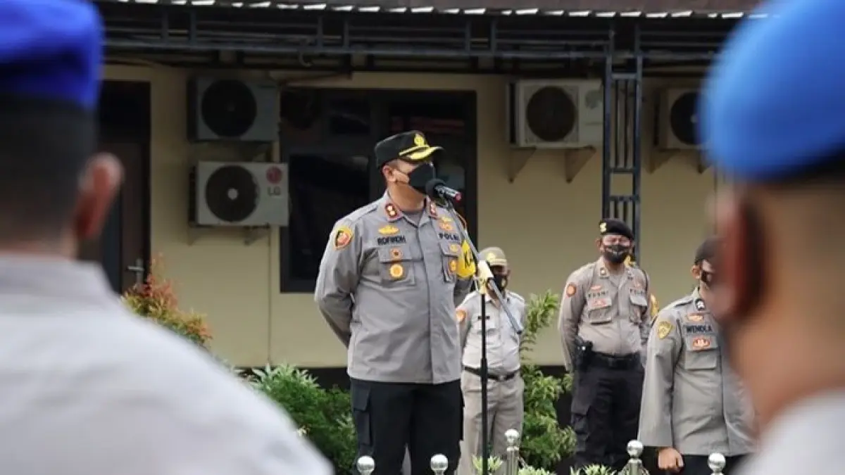 Mutasi Polri akhir 2025 melibatkan 1.086 personel. Promosi 35 Polwan dan jabatan baru Kapolda NTB jadi sorotan publik.(Pinterest)