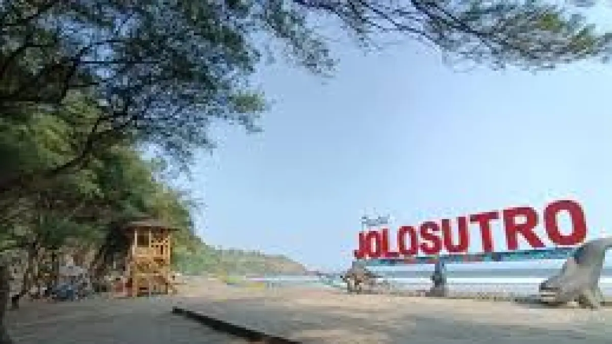 Pantai Jolosutro