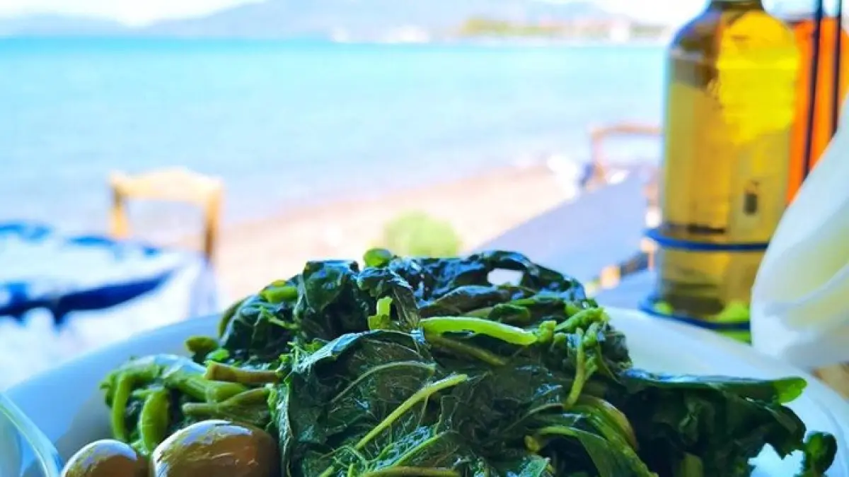 Mediterranean diet disebut sebagai pola makan paling sehat di dunia. Simak manfaat, contoh menu harian, hingga alasan diet ini baik untuk jantung dan otak.(Pinterest)