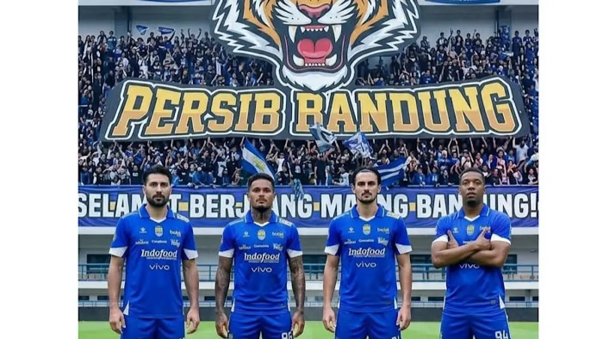 Pemain asing Persib Bandung 2026/2027 terus bertambah. Simak daftar terbaru yang diisi Luka Menalo, Gabriel Mutombo, Mariano Peralta hingga Ragnar Oratmangoen.(pinterest)