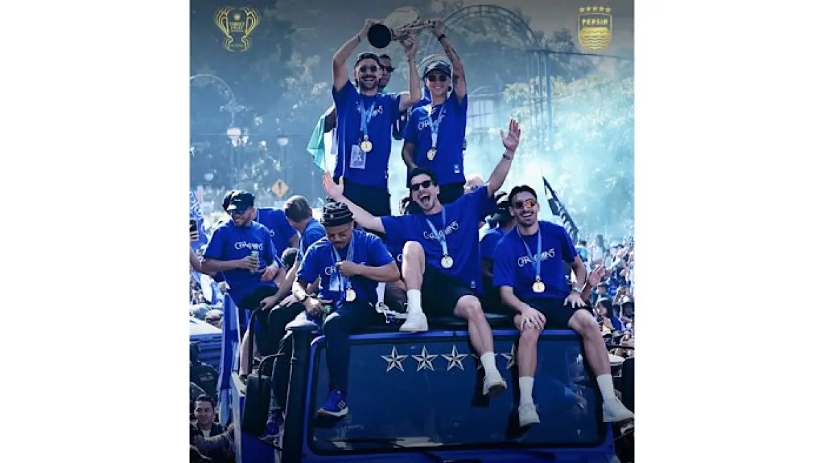 Persib Bandung masih aktif di bursa transfer. Ivan Susak, Sandy Walsh, Luka Menalo hingga Mariano Peralta masuk dalam daftar pemain incaran.(pinterest)