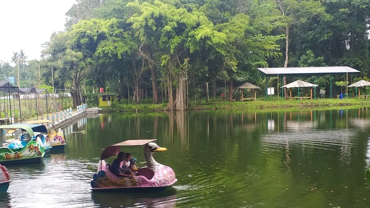 Telaga Pacuh Alternatif Wisata Keluarga 