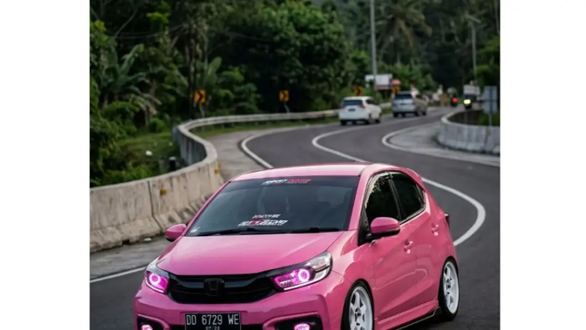 Modifikasi Innova Reborn 2026 full spek sukses mencuri perhatian. Interior VIP, BBK premium, audio SQ hingga PPF membuat tampilannya makin mewah.(pinterest)