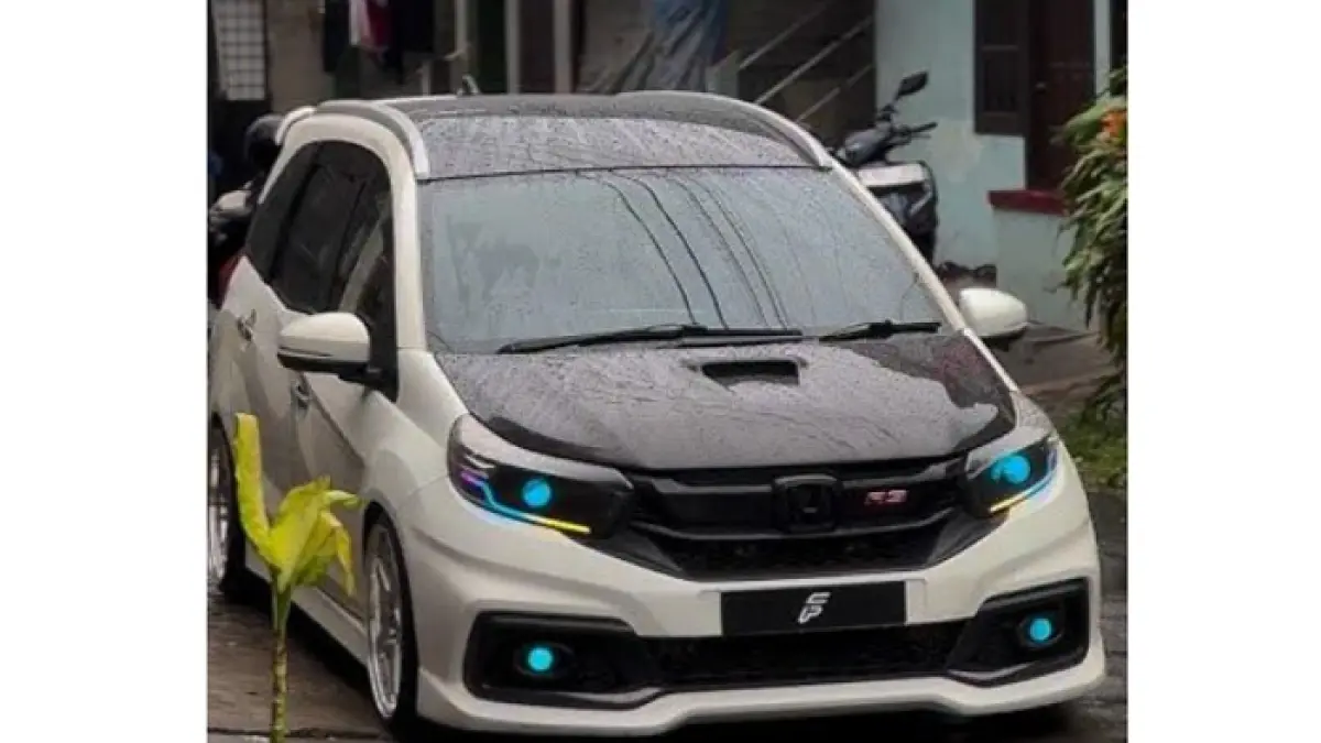 Modifikasi Innova Reborn 2026 full spek ubah MPV keluarga jadi mobil premium dengan interior VIP, BBK, audio premium, dan fitur modern.(pinterest)