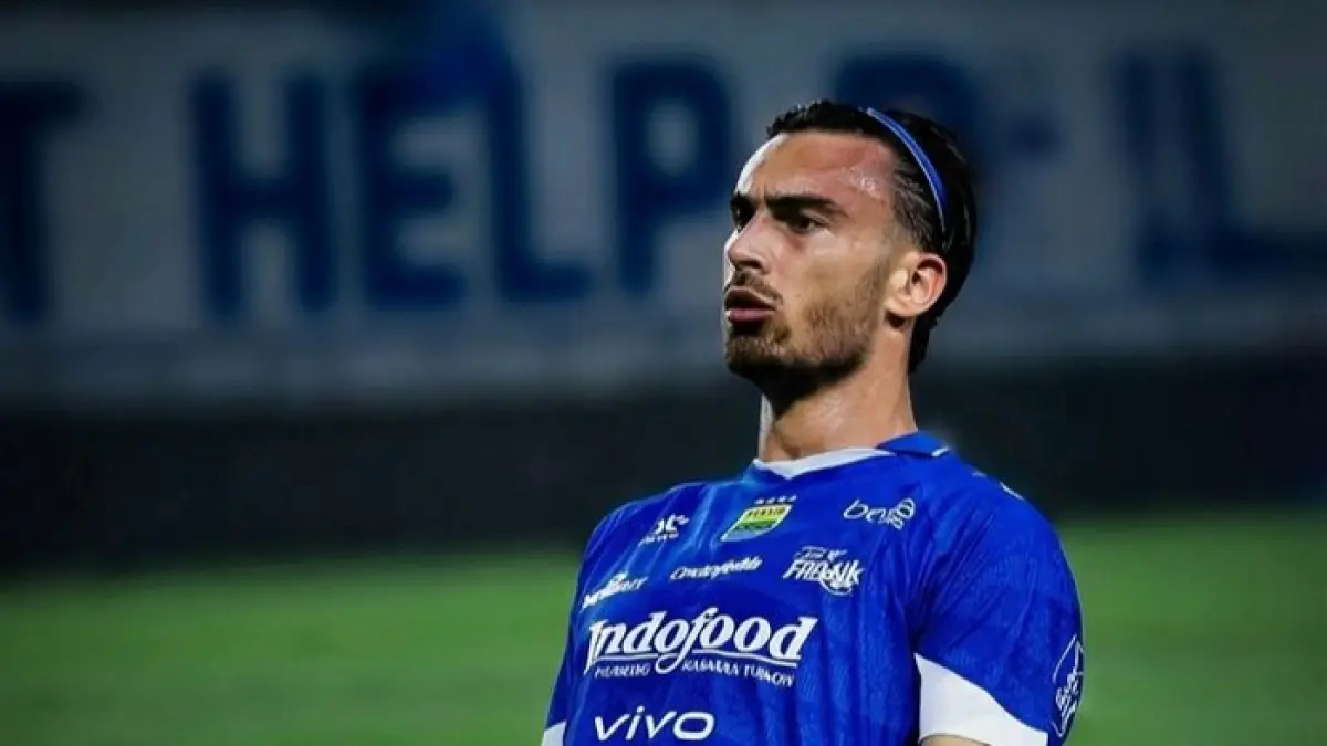 Persib Bandung memulai latihan 7 Juli 2026. Rumor Andrew Jung ke Hanoi FC dan peluang Ole Romeny bergabung masih menjadi sorotan Bobotoh.(Pinterest)
