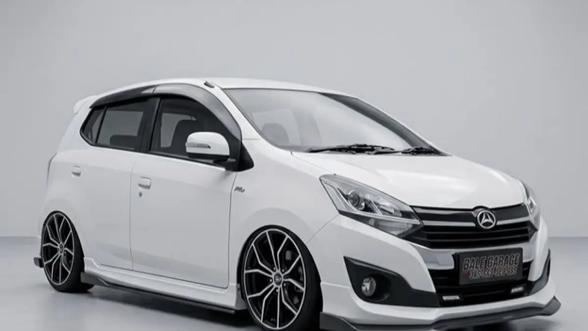 Daihatsu Ayla 2026 menawarkan promo menarik berupa diskon besar, DP ringan, angsuran mulai Rp2 jutaan, serta harga kompetitif untuk pembelian luar kota. (Pinterest) 