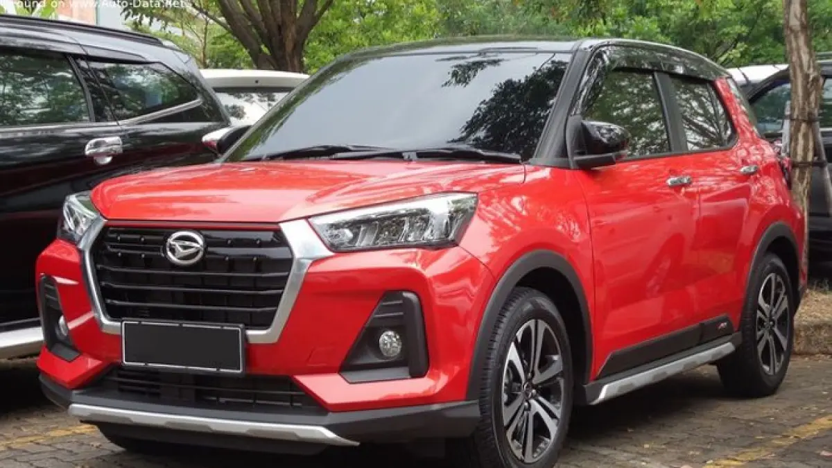 Daihatsu Rocky Hybrid 2026 hadir dengan harga Rp299 jutaan, teknologi strong hybrid, konsumsi BBM hingga 35,3 km/l, dan fitur keselamatan lengkap. (Pinterest) 