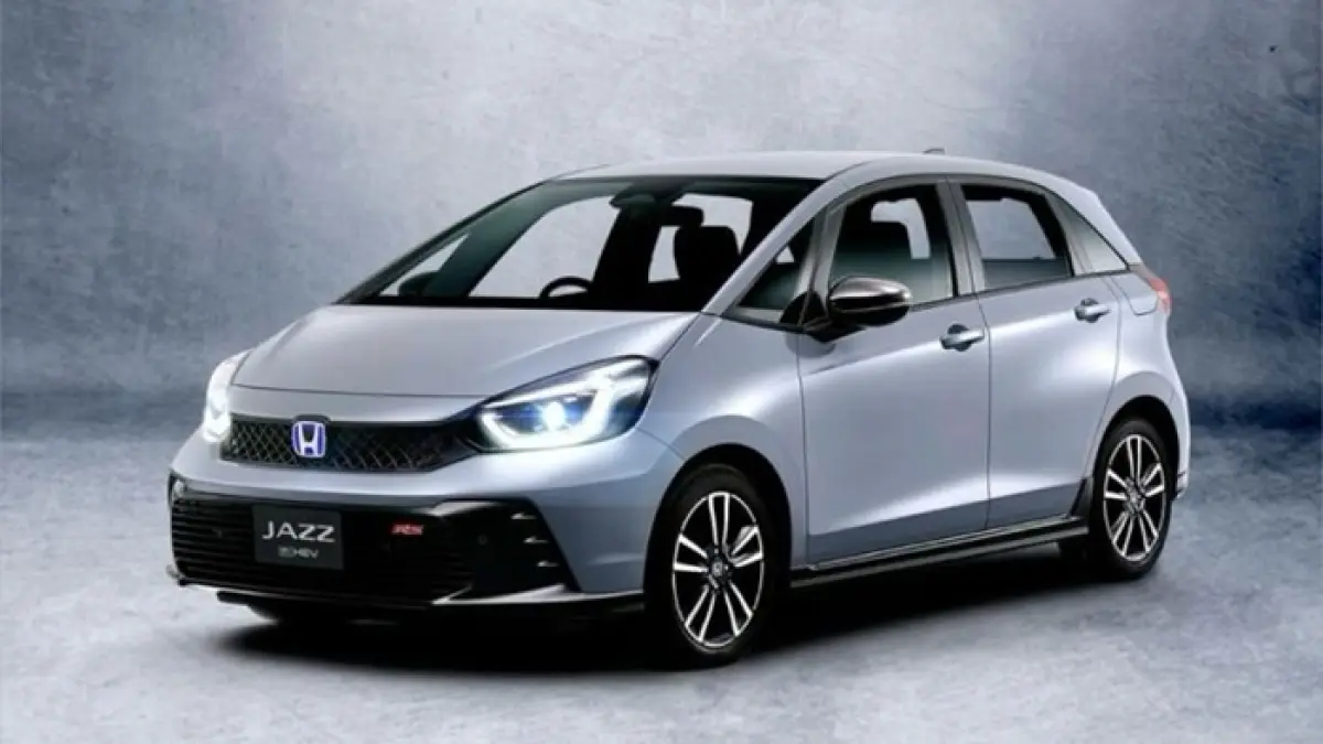 Penasaran dengan ketangguhan Honda Jazz Hybrid 2026 versi JDM? Intip spesifikasi unit langka, atap panoramic mewah, dan mesin irit incaran kolektor! (PINTEREST)
