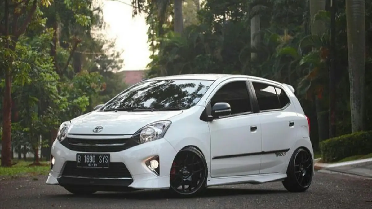 Toyota Agya 2026 hadir dengan promo DP mulai Rp5 juta, cicilan Rp1 jutaan, diskon menarik, serta pilihan tiga varian untuk pasar LCGC. (Pinterest) 