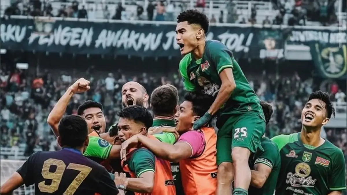Cek skuad Persebaya Surabaya terbaru! Manajemen resmi perkenalkan lini belakang mewah mulai dari Yusuf Meilana hingga bek asing Jefferson Silva. (SC YOUTUBE)
