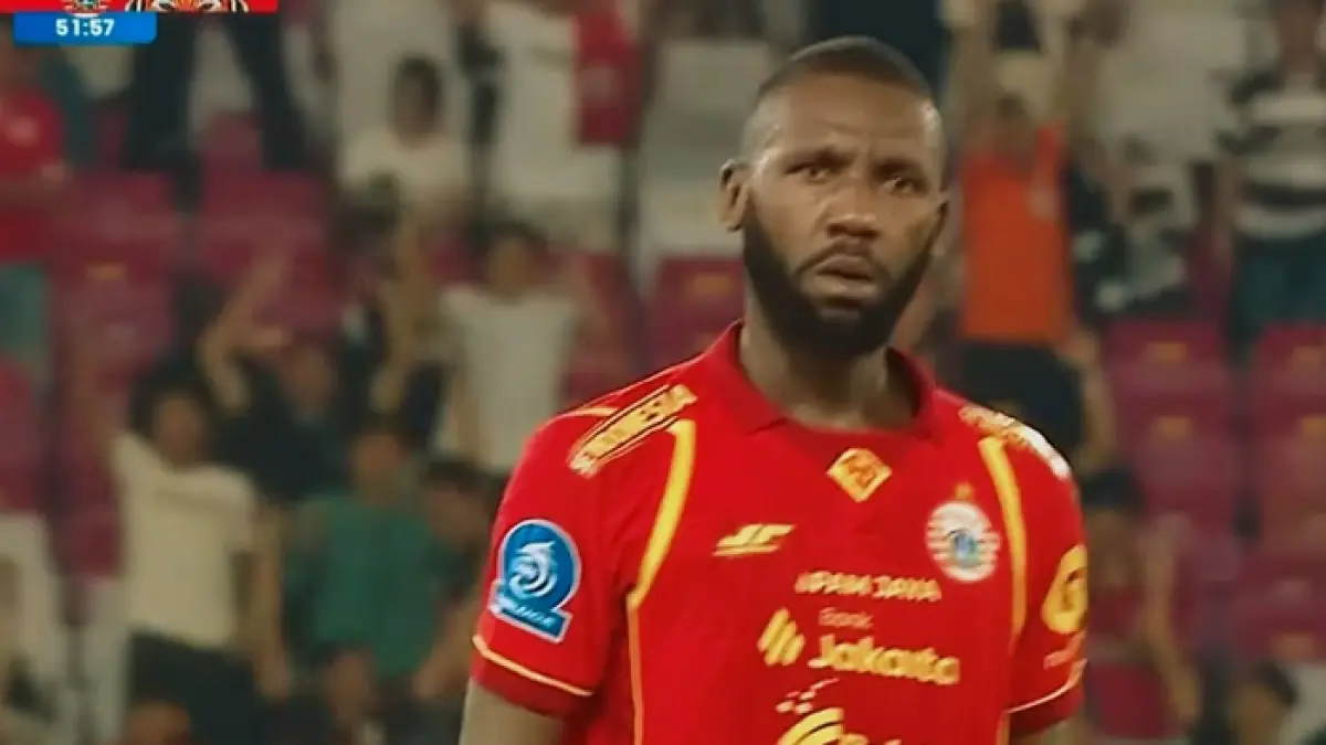 Cek update Persija Jakarta terbaru! Manajemen siap rombak total skuad dan incar deretan bek mewah asal Eropa untuk target juara musim 2026/2027. (SC YOUTUBE)