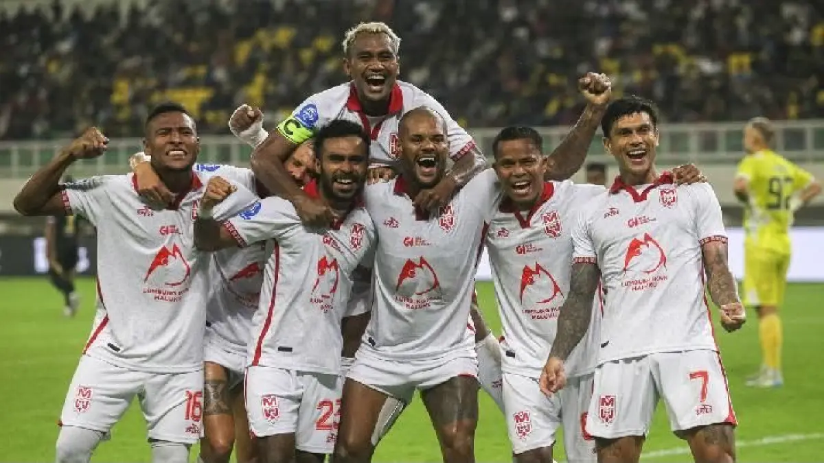 Malut United vs Persis Solo berakhir 5-2. Malut United tetap menang meski bermain dengan 10 pemain usai kartu merah Gustavo França.(pinterest)