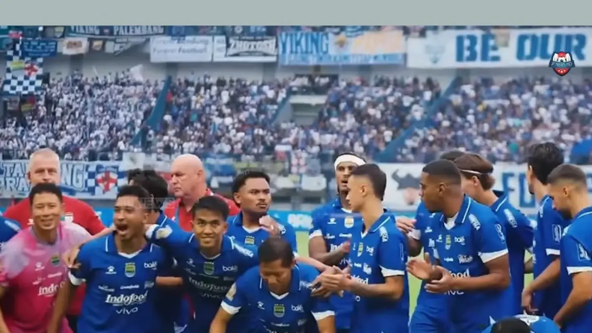 Simak kabar Persib Bandung terbaru yang siap menikung Persija dalam perburuan Mariano Peralta. Striker tajam eks Borneo FC ini makin dekat ke Bandung! (SC YOUTUBE)
