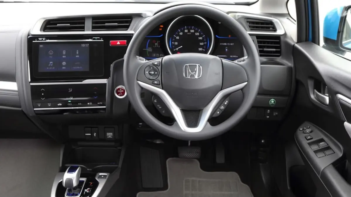Honda Jazz Hybrid GR Cross 2026 hadir dengan teknologi e:HEV dan desain crossover. Simak review lengkap serta peluang masuk Indonesia.(pinterest)