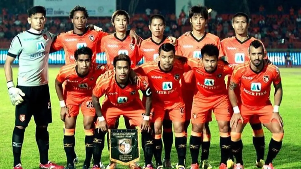 Persib Bandung menghadapi Ratchaburi FC di babak 16 besar AFC Champions League 2. Simak prediksi taktik Bojan Hodak dan peluang Maung Bandung lolos.(pinterest) 