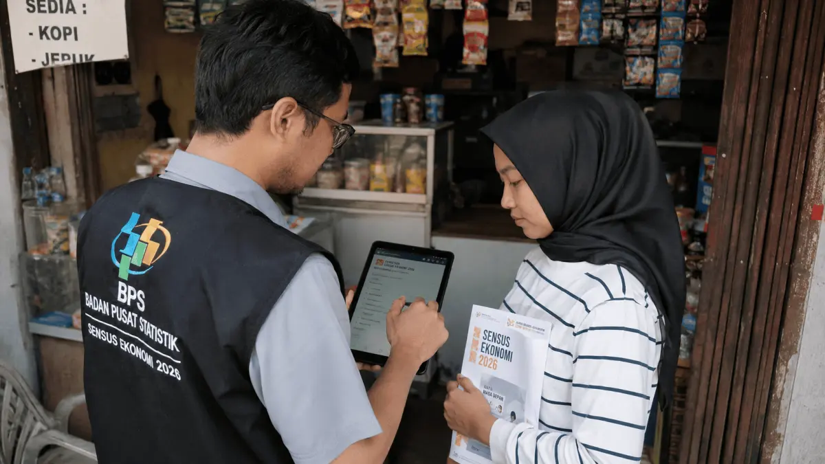 Petugas BPS Kota Blitar melakukan pendataan Sensus Ekonomi 2026 kepada pelaku usaha. BPS menegaskan pendataan tidak berkaitan dengan penarikan pajak dan seluruh data responden dijamin kerahasiaannya.