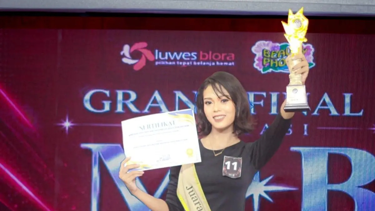 Anggun Zurisya Nadia saat meraih juara favorit pada ajang Miss Bintang Jawa Tengah.(DOK. PRIBADI)