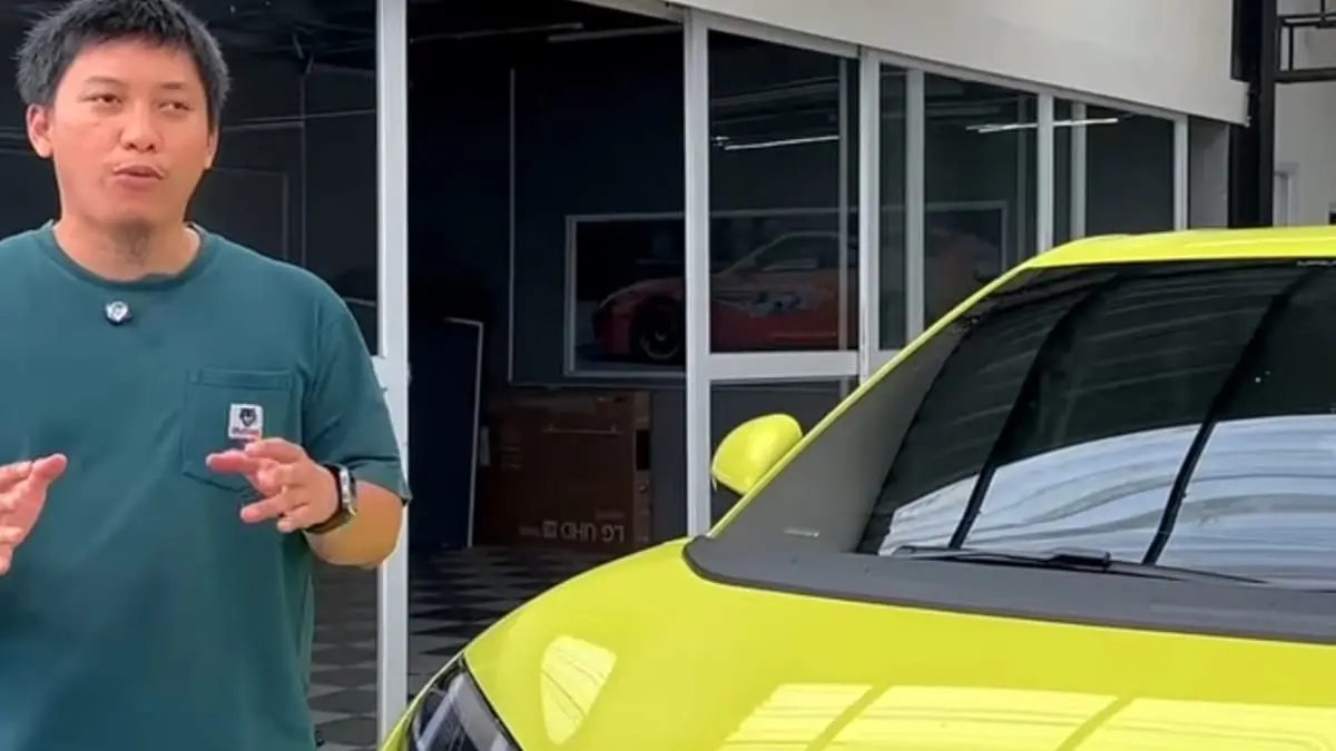 BYD Atto 1 Premium hadir dengan fitur V2L, baterai lebih besar, fast charging lebih cepat, dan kabin lebih lengkap. Simak perbedaannya dengan Dynamic.(ScYoutube)