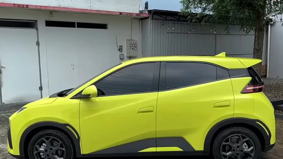 BYD Atto 1 Premium menawarkan V2L, baterai 38 kWh, fast charging lebih cepat, dan fitur lebih lengkap dibanding Dynamic. Simak perbedaannya.(Pinterest)
