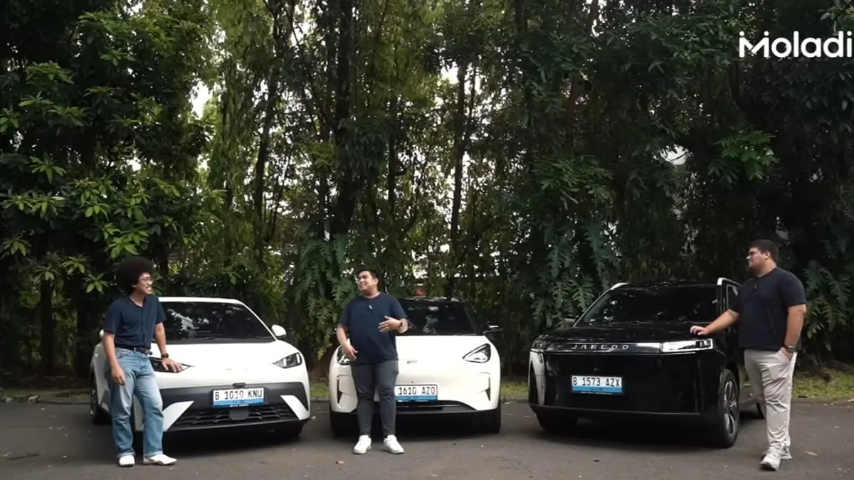 Komparasi mobil listrik di bawah Rp300 juta, membandingkan BYD Atto 1 Premium, Geely EX5 Max, dan JAC J5 EV dari fitur, performa, hingga harga.(ScYoutube)