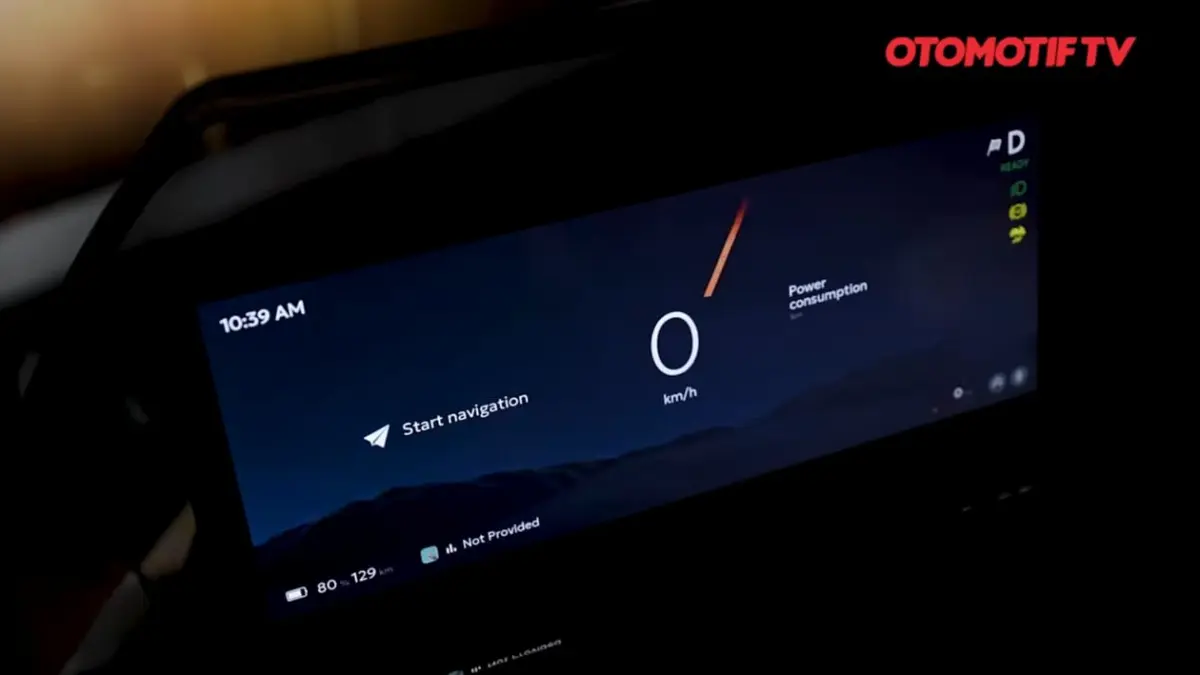 Omo X Smart hadir dengan tenaga 13 kW, jarak tempuh hingga 260 km, suspensi double wishbone, layar TFT 10,25 inci, dan harga Rp35,5 juta.(ScYoutube)