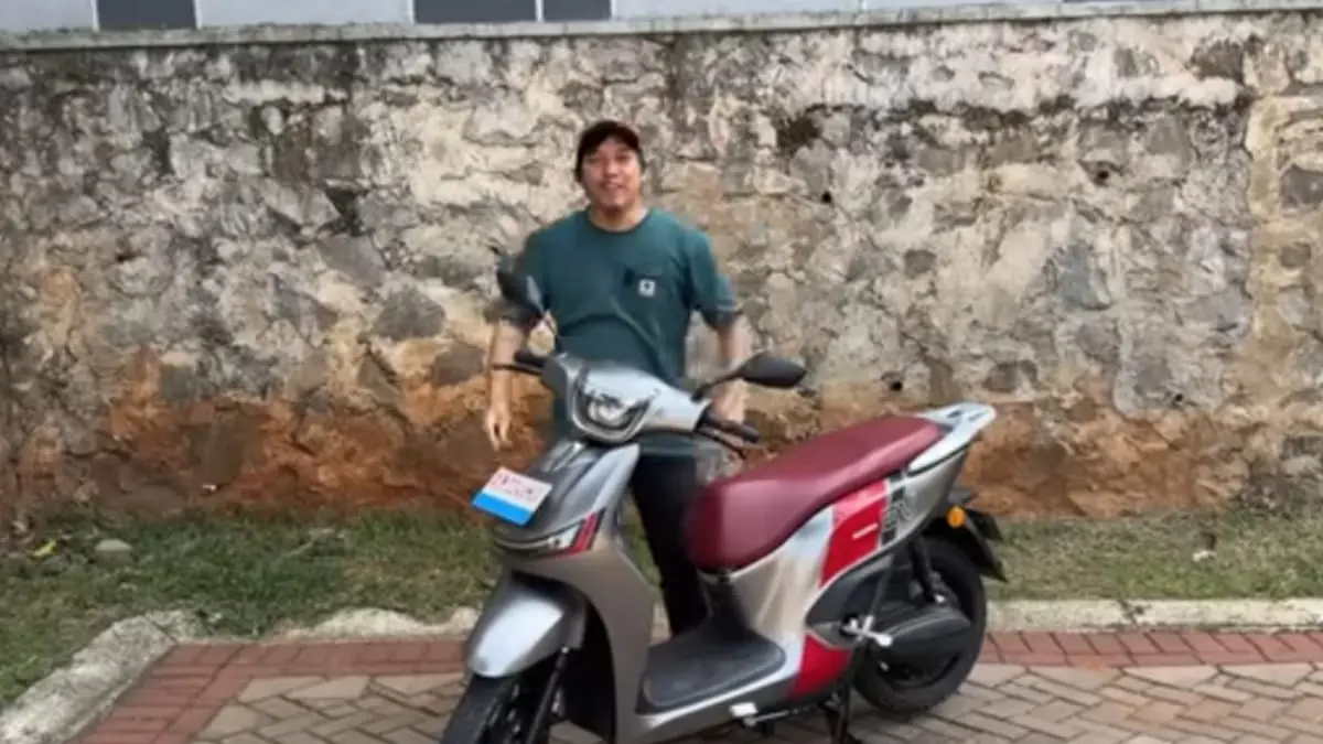 Review Indomobil E-Motor Adora, motor listrik Rp24 jutaan dengan desain premium, fitur lengkap, jarak tempuh hingga 130 km dan nyaman dipakai harian.(Pinterest)