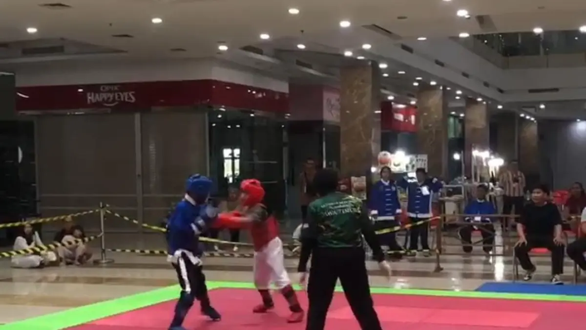 AKTI KOTA BLITAR UNTUK RADAR BLITAR 
KERJA KERAS: Atlet kungfu Kota Blitar berlaga dalam kejurnas AKTI 2026 di Surabaya.