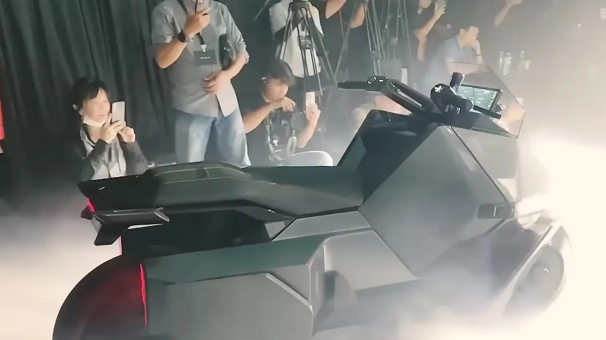Motor listrik Omoway bawa teknologi autopilot dan self-balancing masa depan ke Indonesia. Intip tantangan bobot 229 kg dan fitur aplikasinya di sini! (SC YOUTUBE)