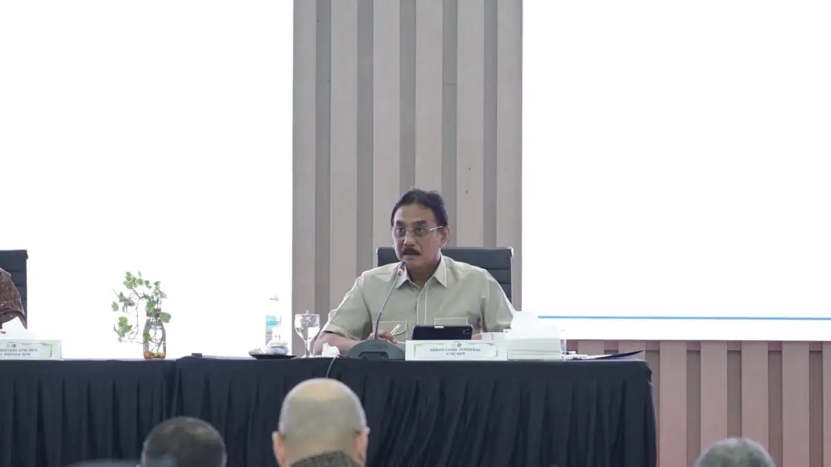  Kementerian Agraria dan Tata Ruang/Badan Pertanahan Nasional (ATR/BPN) tengah membahas Rancangan Undang-Undang (RUU) Administrasi Pertanahan bersama Komisi II Dewan Perwakilan Rakyat Republik Indonesia (DPR RI), di Kantor Kementerian ATR/BPN, Jakarta pada Senin (06/07/2026). 