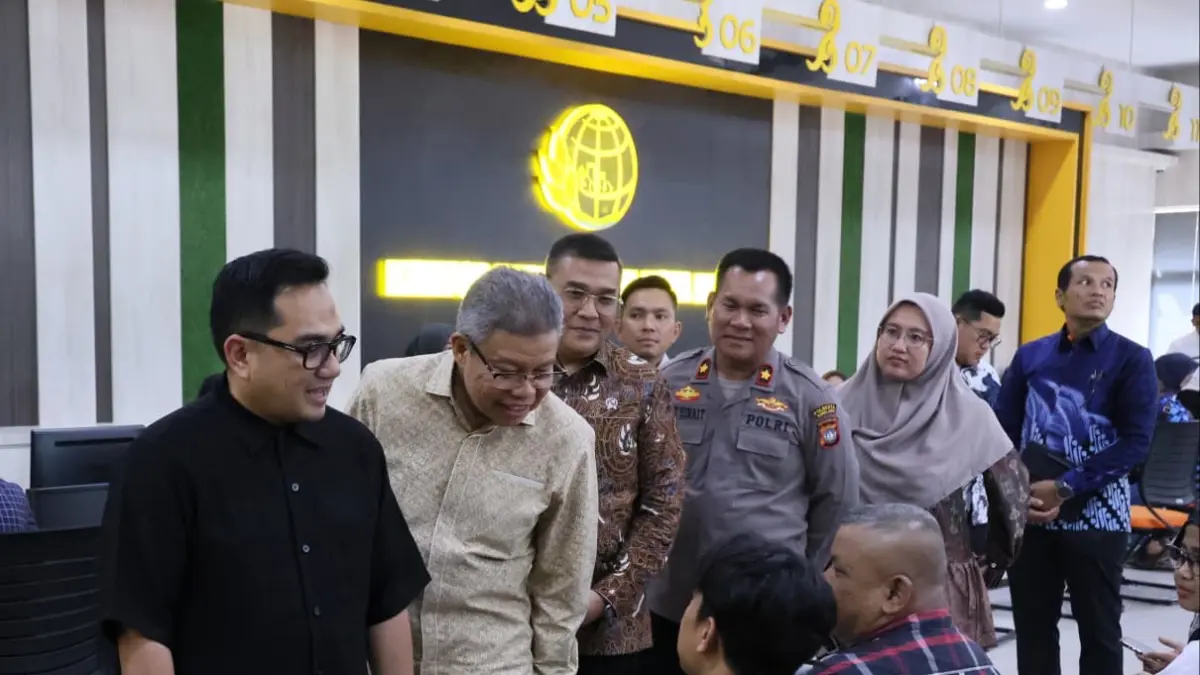 Tinjau Kantah Kota Batam Bersama Komisi II DPR RI, Wamen ATR/Waka BPN Pastikan Pelayanan Pertanahan Berjalan Efisien