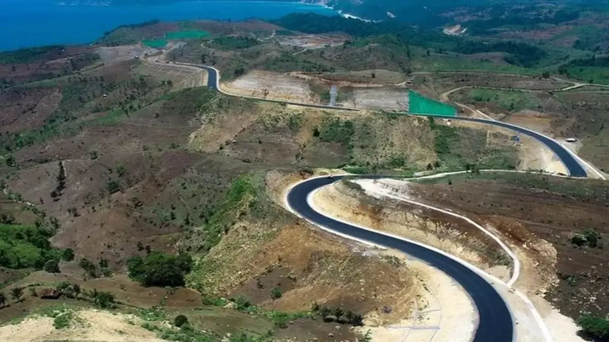 JLS Blitar Tulungagung menawarkan panorama laut biru tosca, Bukit Teletubbies, hingga Sky View Pantai Sine dengan jalan baru yang mulus.(Pinterest)