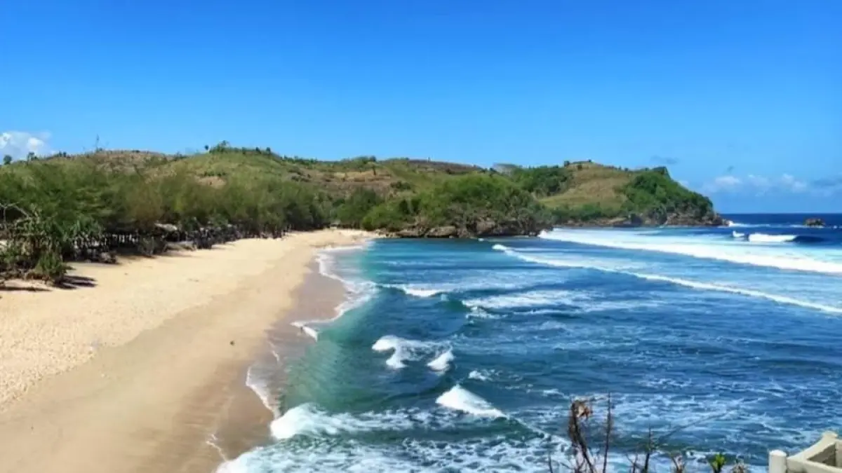 Pantai Tambakrejo Blitar tetap menjadi pilihan wisata keluarga berkat panorama alam yang indah dan berbagai fasilitas penunjang yang tersedia.
