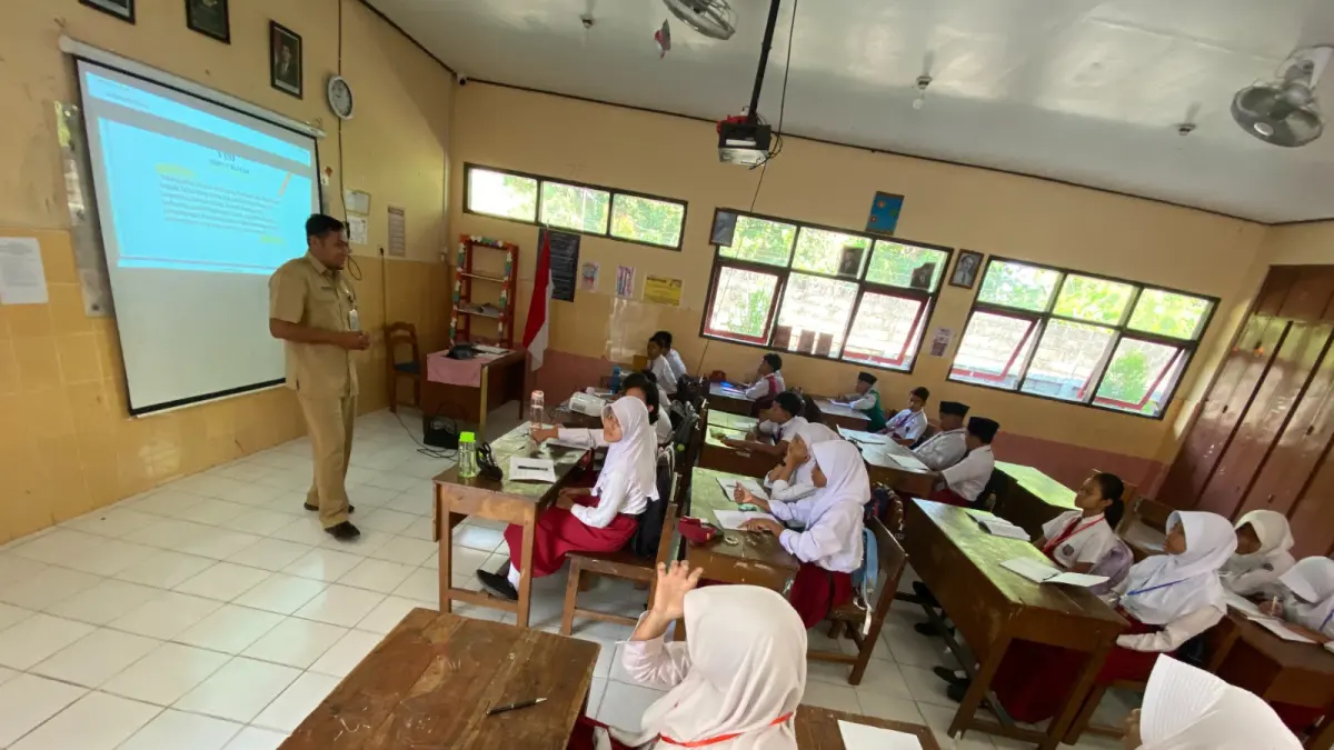 Suasana MPLS Ramah di salah satu sekolah di Blitar. Cabdin Jatim Wilayah Blitar mengawasi pelaksanaan MPLS untuk memastikan kegiatan berlangsung edukatif tanpa praktik perpeloncoan.
