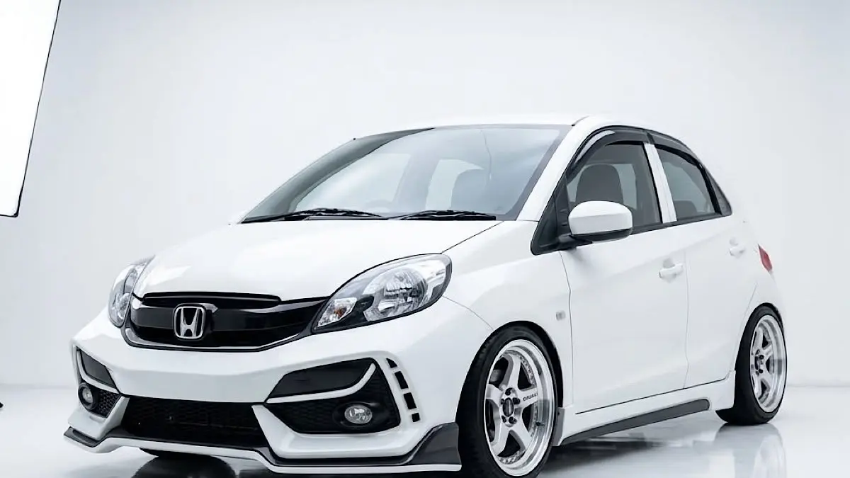 Honda Brio Satya CVT masih menjadi city car favorit berkat mesin 1.200 cc, desain sporty, dan konsumsi BBM efisien. Simak kelebihan serta kekurangannya.(pinterest)