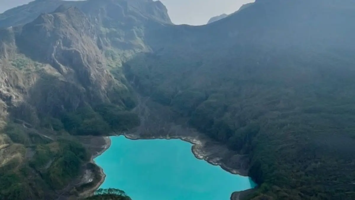 Intip keindahan wisata Gunung Kelud Kediri terbaru 2026. Temukan info harga tiket masuk, keseruan Jalan Misteri, hingga pesona kawah hijau toska! (PINTEREST)
