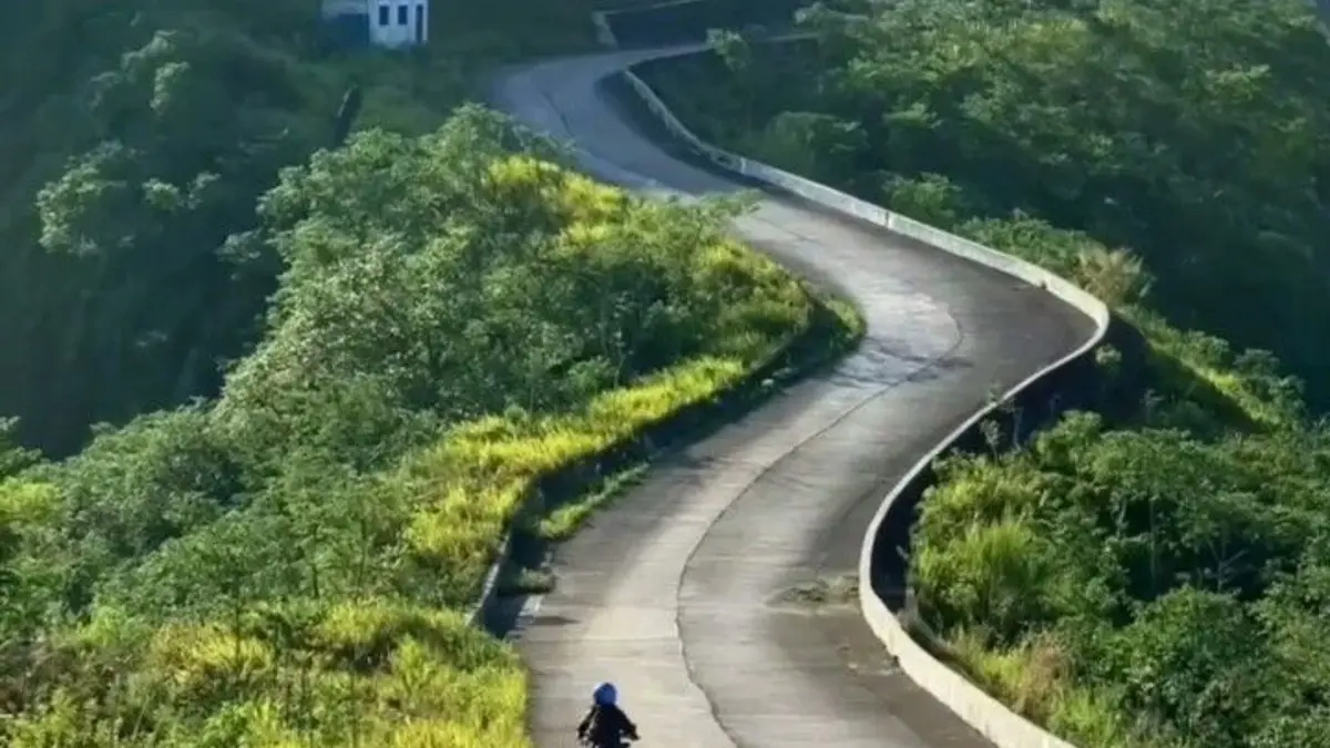 Wisata Gunung Kelud Kediri resmi dibuka! Cek info lengkap tarif ojek Gunung Kelud terbaru, rute cor beton, spot foto terbaik, dan aturan kunjungan di sini. (PINTEREST)