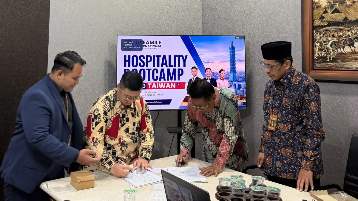 Dreamile International secara resmi menjalin kerja sama strategis dengan Universitas Islam Balitar (UNISBA) Blitar melalui penandatanganan Memorandum of Understanding (MoU) yang dilaksanakan pada Kamis, 16 Juli 2026, bertempat di Ruang Rektorat UNISBA Blitar.