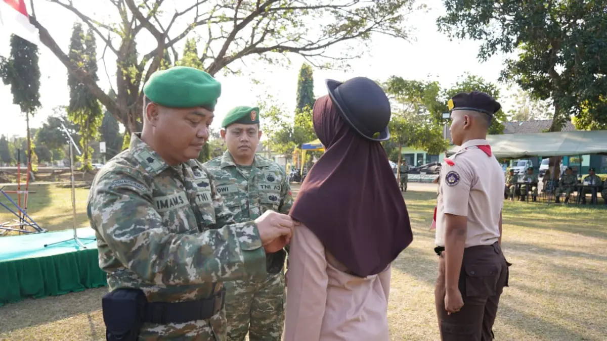 Kodim 0808/Blitar menggelar Persami (Perkemahan Sabtu Minggu) bagi Korps Kadet Republik Indonesia (KKRI) di Lapangan Yonif 511, Jumat (17/6/2026),